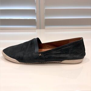 FRYE Melanie Slip on sneaker black leather very good condition & comfortable sz8